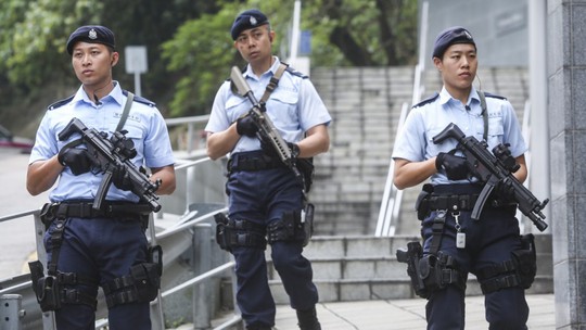 
Cánh sát tuần tra trên đường phố Hồng Kông. Ảnh: Sam Tsang
