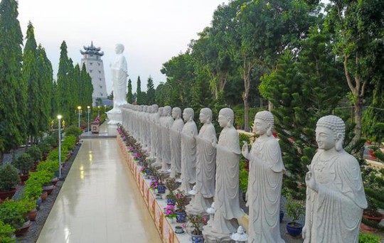 Đại Tòng Lâm, ngôi chùa có nhiều tượng phật nhất Việt Nam - Ảnh 4.
