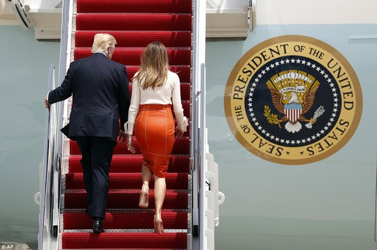 Quốc vương Ả Rập Saudi ra tận sân bay đón ông Trump