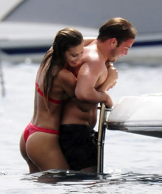 Mừng khỏi bệnh, Mario Gotze đưa người đẹp du hí - Ảnh 6. Mừng khỏi bệnh, Mario Gotze đưa người đẹp du hí - Ảnh 6.