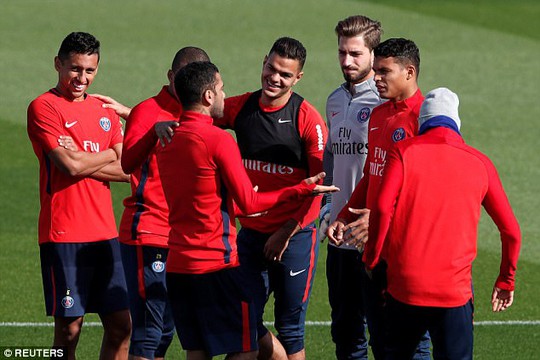 Neymar không nhìn mặt Cavani trong buổi tập - Ảnh 6. Neymar không nhìn mặt Cavani trong buổi tập - Ảnh 6.