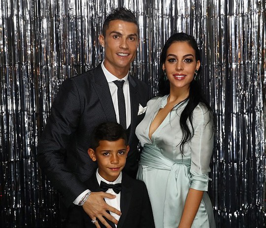 Ronaldo lần đầu có con không do thuê đẻ - Ảnh 4.