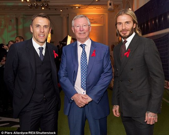 Beckham, Neville hội ngộ thầy Alex Ferguson - Ảnh 1.