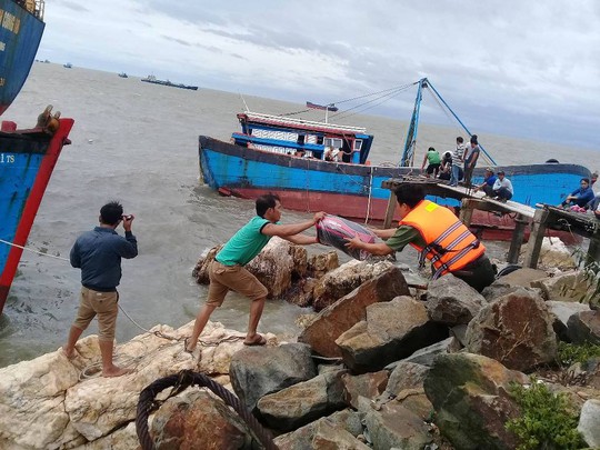 Bão số 2: Tan hoang ở cảng Hòn La sau bão đi qua - Ảnh 4.