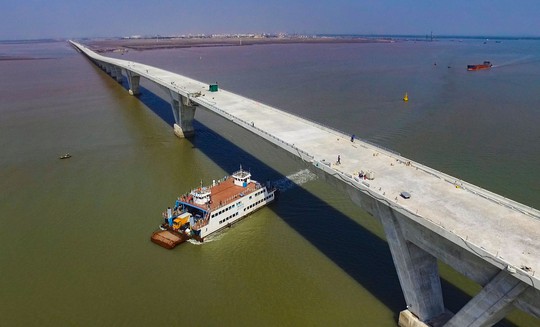 Cầu vượt biển dài nhất Việt Nam đầy lỗi - Ảnh 1.