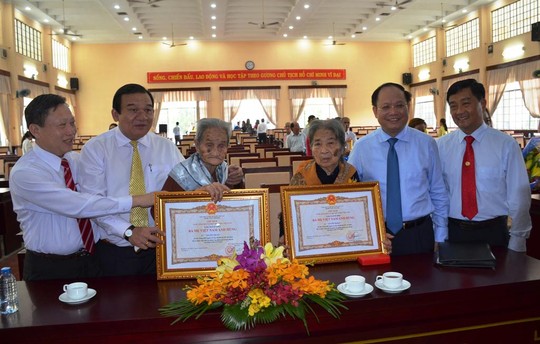 TP HCM tặng và truy tặng danh hiệu Bà mẹ Việt Nam anh hùng - Ảnh 1.