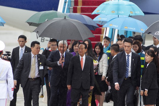 Đoàn đại biểu APEC 2017 đầu tiên đáp xuống Đà Nẵng - Ảnh 5.