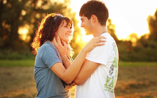 Hãy hôn nhau đi cho giảm mỡ máu! - Ảnh 1. Hãy hôn nhau đi cho giảm mỡ máu! - Ảnh 1.