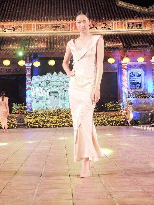 Ấn tượng thời trang tại Đêm lụa Phương Đông huyền ảo          - Ảnh 9.