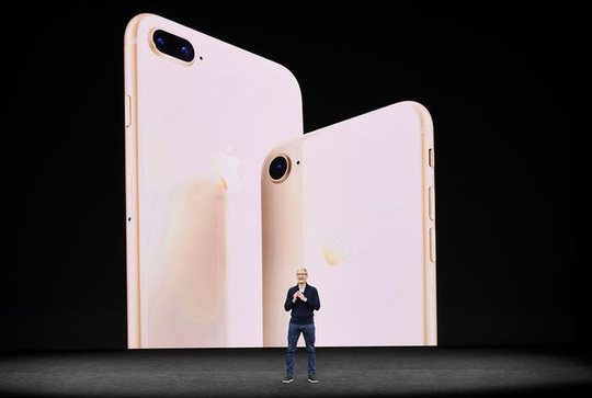 iPhone 8 “ế”, cổ phiếu Apple tụt dốc - Ảnh 1.