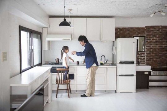Vì sao các gia đình trẻ ở Nhật Bản chọn lối sống tối giản? - Ảnh 1.