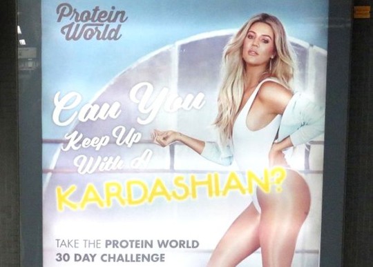 Quảng cáo của siêu mẫu Khloe Kardashian gây tranh cãi - Ảnh 1.