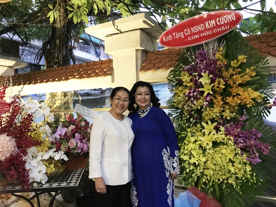 Bà Võ Thị Dung - Phó bí thư Thành ủy TP HCM đã đến dự và chúc mừng NSND Kim Cương