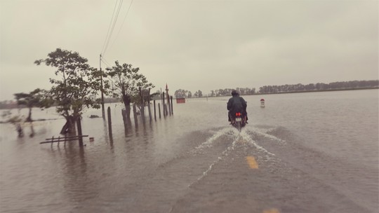 Quảng Trị: Hơn 300 nhà dân vẫn còn ngập sâu trong nước - Ảnh 1.