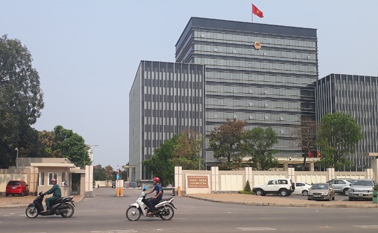 Trụ sở UBND tỉnh Nghệ An sáng ngày 11-4, nơi diễn ra cuộc họp nội bộ giữa đoàn công tác của Bộ GTVT với các bên liên quan về những bất cập tại trạm BOT Bến Thủy 1.