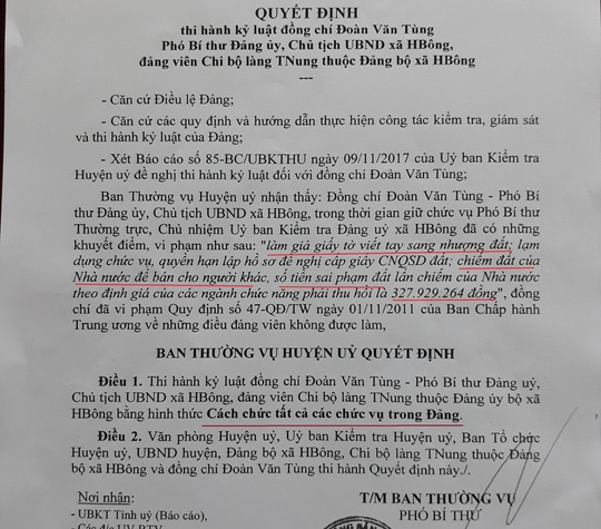 Chủ tịch xã bán đất công chỉ bị xử lý hành chính - Ảnh 1. Chủ tịch xã bán đất công chỉ bị xử lý hành chính - Ảnh 1.