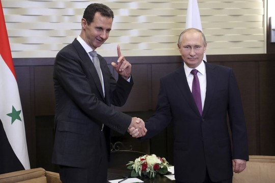 Ông Donald Trump nhường san chơi hậu chiến Syria cho Nga - Ảnh 3. Ông Donald Trump nhường san chơi hậu chiến Syria cho Nga - Ảnh 3.