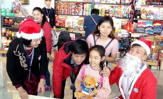 Ngạc nhiên với không khí Giáng sinh ở sân bay Nội Bài - Ảnh 7. Ngạc nhiên với không khí Giáng sinh ở sân bay Nội Bài - Ảnh 7.