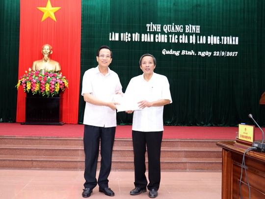Bộ Lao động hỗ trợ Hà Tĩnh, Quảng Bình 1 tỉ đồng khắc phục thiệt hại bão số 10 - Ảnh 4.