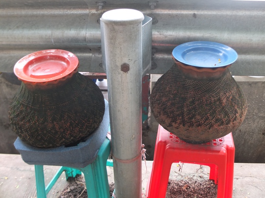 Độc đáo những bình nước uống miễn phí ở Myanmar - Ảnh 3.