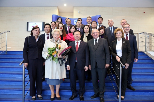 Phó Thủ tướng Vương Đình Huệ thăm trường cũ ở Slovakia - Ảnh 4.
