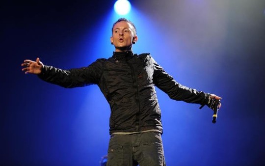 Sao sốc vì giọng ca chính nhóm Linkin Park tự tử - Ảnh 1.