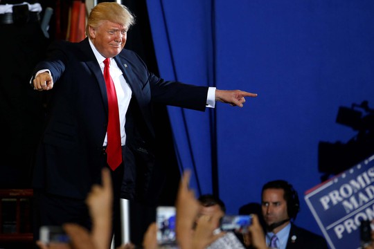 Tổng thống Mỹ Donald Trump tại một cuộc tuần hành ở TP Harrisburg, bang Pennsylvania hôm 29-4 Ảnh: Reuters