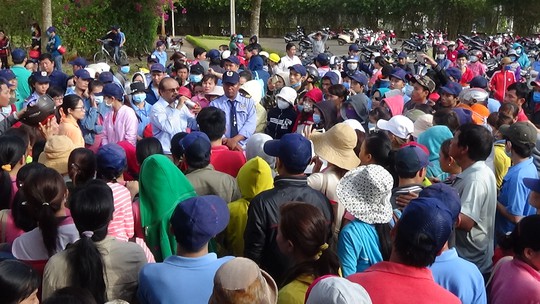 Lãnh đạo công ty phải đối thoại nhiều giờ cùng người lao động. Ảnh: Quốc Chiến