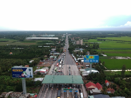 Trực tiếp: Trạm thu phí Cai Lậy lại hỗn loạn - Ảnh 2.