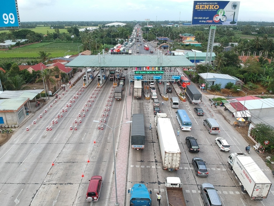 Trực tiếp: Trạm thu phí Cai Lậy lại hỗn loạn - Ảnh 3.