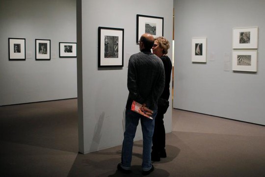 Instagram quyết gỡ các ảnh khỏa thân dù mục đích của chúng để quảng bá triển lãm của bảo tàng