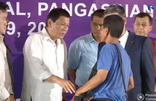 Tổng thống Duterte tiễn ngư dân và tàu cá Phú Yên - Ảnh 2.