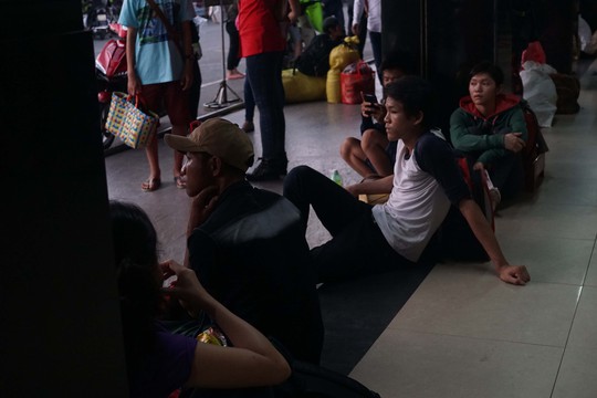 Vật vờ chờ đợi