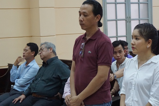 NSƯT Nguyễn Công Ninh yểm trợ tinh thần cho Ngọc Trinh tại Tòa  - Ảnh 9.