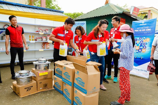 Chạy đua bán hàng lưu động trong “1 TỶ khởi nghiệp cùng Saigon Co.op” - Ảnh 2.