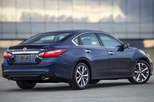 Top 10 xe sedan cỡ trung tốt nhất năm 2017 - Ảnh 10. Top 10 xe sedan cỡ trung tốt nhất năm 2017 - Ảnh 10.