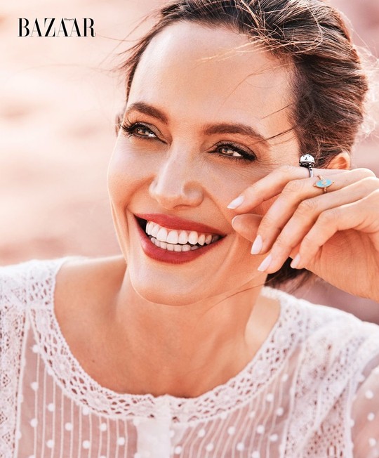 Angelina Jolie đẹp cùng báo đốm - Ảnh 5.