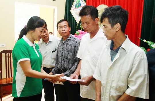 Vinamilk hỗ trợ 400 triệu đồng cho người dân vùng lũ tại Hà Nội - Ảnh 1.