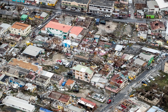 Khung cảnh tan hoang tại Sint Maarten sau khi bị bão Irma tàn phá hôm 6-9 Ảnh: REUTERS