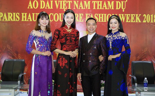Áo dài Việt mở màn Paris Fashion Week - Haute Couture 2018 - Ảnh 3.