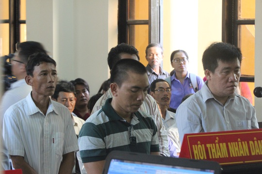 Cán bộ liên quan vụ mang quan tài lên cao tốc lãnh án