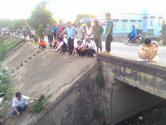 Khu vực này không có lan can 2 bên đường