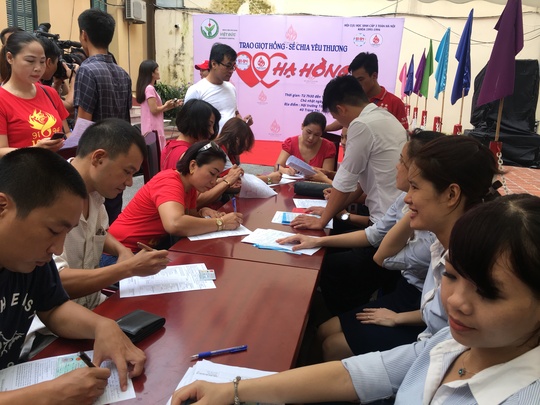 600 cựu học sinh hiến máu cứu người bị TNGT - Ảnh 7. 600 cựu học sinh hiến máu cứu người bị TNGT - Ảnh 7.