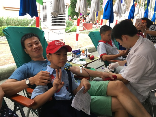600 cựu học sinh hiến máu cứu người bị TNGT - Ảnh 2. 600 cựu học sinh hiến máu cứu người bị TNGT - Ảnh 2.