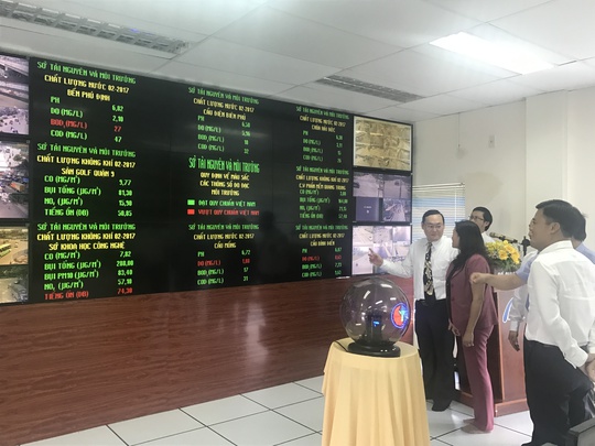 Lãnh đạo sở TN-MT TP HCM và sở GTVT TP HCM theo dõi tình hình ô nhiễm.