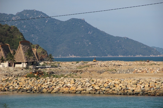 Cận cảnh hàng loạt dự án lấn biển xâu xé vịnh Nha Trang - Ảnh 3. Cận cảnh hàng loạt dự án lấn biển xâu xé vịnh Nha Trang - Ảnh 3.
