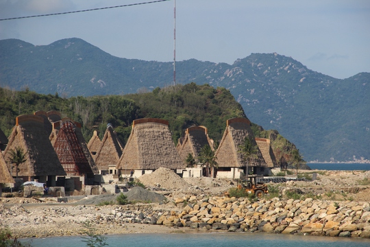 Cận cảnh hàng loạt dự án lấn biển xâu xé vịnh Nha Trang - Ảnh 4. Cận cảnh hàng loạt dự án lấn biển xâu xé vịnh Nha Trang - Ảnh 4.