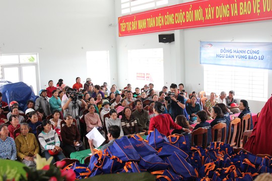 Masan Consumer tặng 200 triệu đồng cho ngư dân tỉnh Khánh Hòa - Ảnh 1.