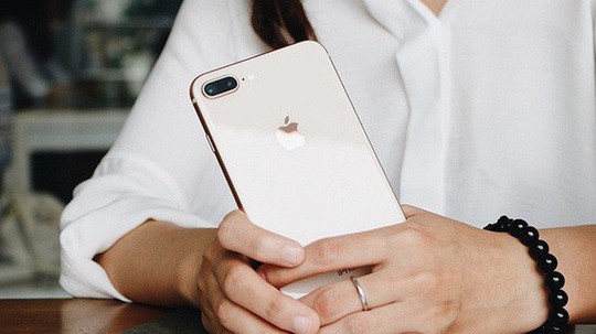 Khách hàng đặt cọc mua iPhone 8 sụt giảm mạnh - Ảnh 1.