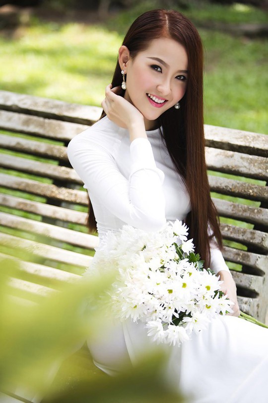 Hoa hậu Hoàn cầu Khánh Ngân tặng 200 triệu cho đồng bào Phú Yên  - Ảnh 2.